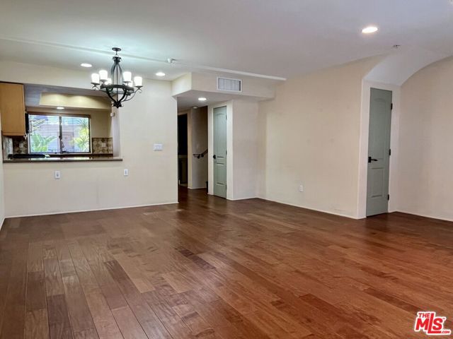 4301 Los Feliz Boulevard, Los Angeles CA: https://media.crmls.org/mediaz/fca99bf1-6fb3-42a9-be76-f32e8e428991.jpg