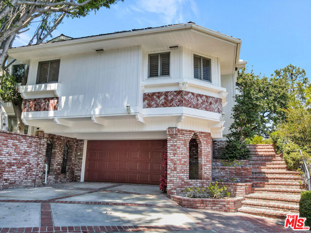 5025 Delita Place, Woodland Hills CA: https://media.crmls.org/mediaz/fcaa5777-c4cf-44d7-94a5-cc25df1b3915.jpg
