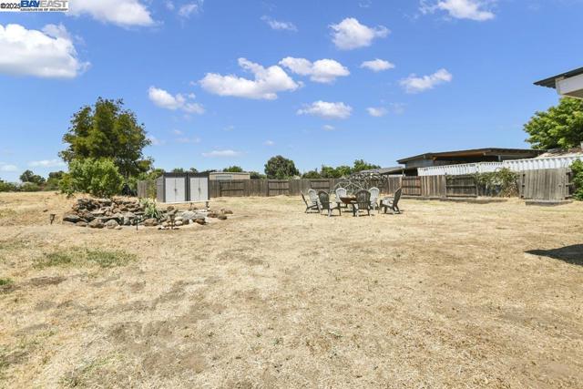 1941 Eden Plains Rd, Brentwood CA: https://media.crmls.org/mediaz/fcaa6baf-65a4-4069-976c-993bc28547f8.jpg