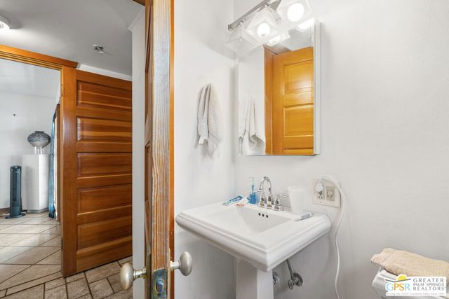 587 S Calle Ajo, Palm Springs CA: https://media.crmls.org/mediaz/fcaa6d48-99f8-451a-9c15-4f92cc02fd0c.jpg