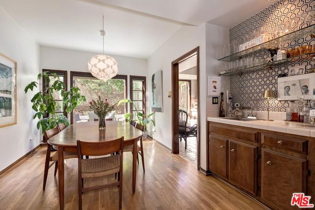 1405 Washington Avenue, Santa Monica CA: https://media.crmls.org/mediaz/fcaab65d-f7d1-4c4c-95cf-85c87b3b8caa.jpg