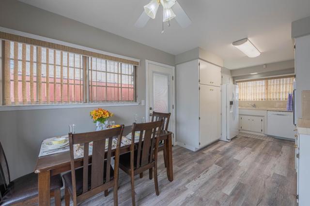607 La Mesa Drive, Salinas CA: https://media.crmls.org/mediaz/fcaafec9-9178-49d2-9acc-ac6c419e4536.jpg