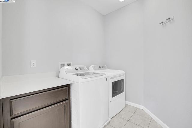 269 Alta St, Brentwood CA: https://media.crmls.org/mediaz/fcab589b-2015-491a-b2c7-0078015c314b.jpg