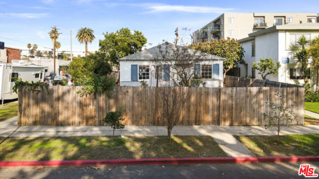 Image 3 for 10420 Woodbine St, Los Angeles, CA 90034