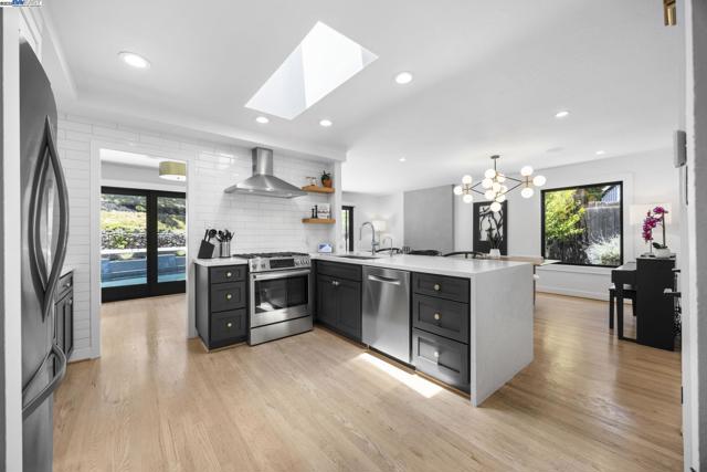 4149 Moselle Ct, Pleasanton CA: https://media.crmls.org/mediaz/fcab8a36-0439-463c-a260-10efcb80e822.jpg