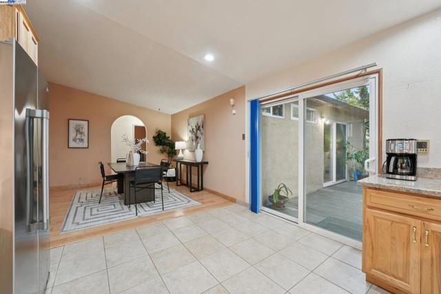 4942 Rocklin Dr, Union City CA: https://media.crmls.org/mediaz/fcac0dea-3da2-49f6-b036-f3ce335cc429.jpg