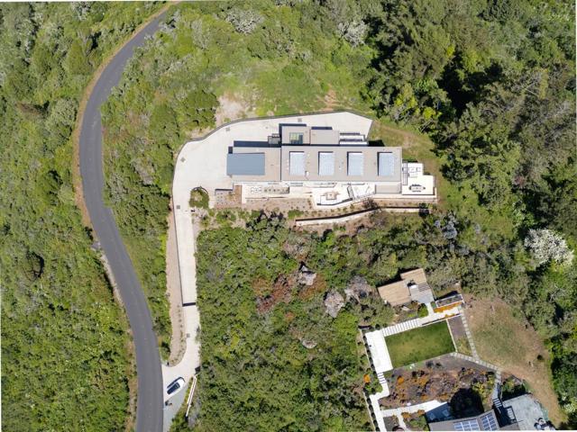 3 Wolfback Ridge Road, Sausalito CA: https://media.crmls.org/mediaz/fcad108e-df44-4614-95d2-062038bd4eeb.jpg