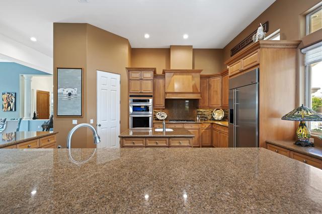 50 Toscana E Way, Rancho Mirage CA: https://media.crmls.org/mediaz/fcad2bed-4773-41fa-9125-aac8d70de336.jpg