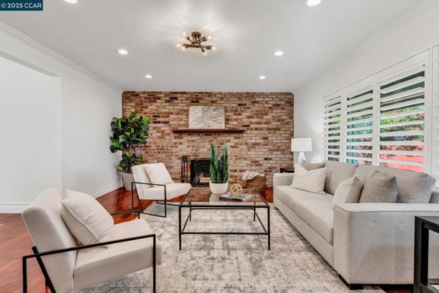 11373 Rampart Dr, Dublin CA: https://media.crmls.org/mediaz/fcadb6b1-c736-4d5a-8cc0-baedbfff7a93.jpg