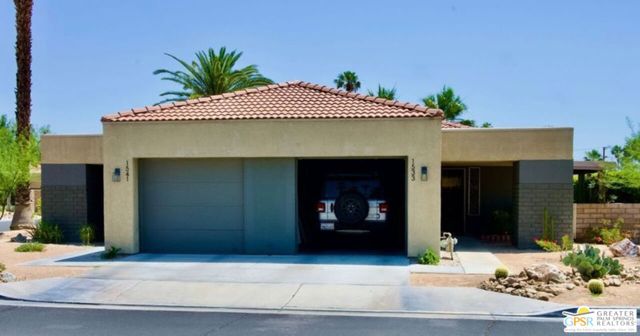 1533 N Sunflower Court, Palm Springs CA: https://media.crmls.org/mediaz/fcadfcd8-3897-4ea5-9b62-fc125320a426.jpg