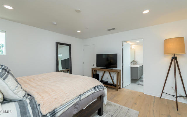 11594 Riverside Drive, North Hollywood CA: https://media.crmls.org/mediaz/fcae0ead-a6e8-4657-ba6d-c78305ff71f7.jpg