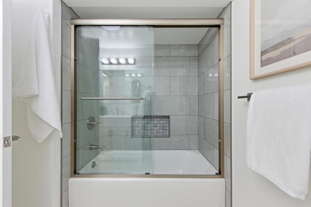 https://media.crmls.org/mediaz/fcae5dd5-6c1d-42ca-b6b7-f3c00124fe19.jpg?preset=X-Large