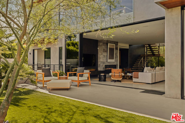 1632 Stradella Road, Los Angeles CA: https://media.crmls.org/mediaz/fcaef517-4262-45cf-9b8a-ca3038ab03a5.jpg