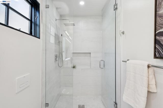 Image 19 of 45 For 800 Trestle Glen Rd