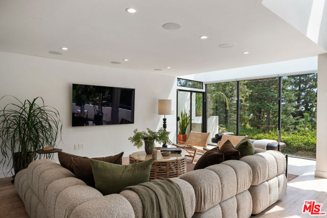 6469 Rodgerton Drive, Los Angeles CA: https://media.crmls.org/mediaz/fcaf3a66-47b0-4a32-87d7-247720abb514.jpg