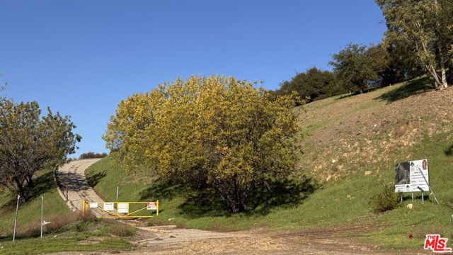 1 N Topanga Canyon Boulevard, Woodland Hills CA: https://media.crmls.org/mediaz/fcb0d9c1-8f03-4ac6-9312-ab1c7ded5d52.jpg