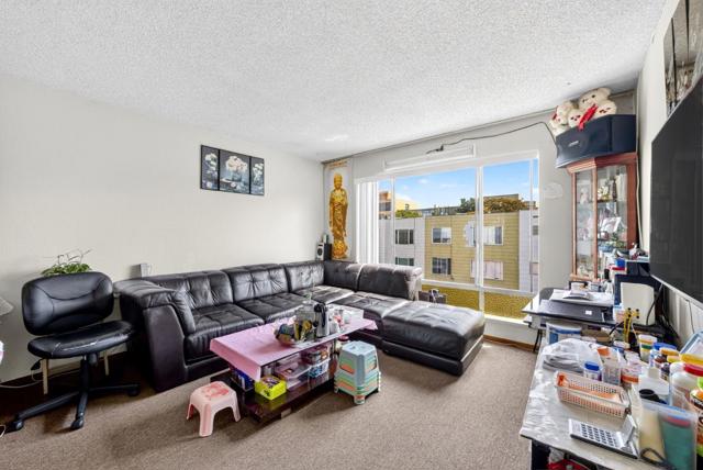 476 7th Avenue, San Francisco CA: https://media.crmls.org/mediaz/fcb0fad0-8e68-4114-8df4-397971387fd0.jpg