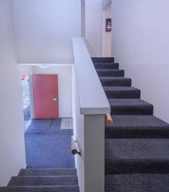 124 El Camino Real, Burlingame CA: https://media.crmls.org/mediaz/fcb10d7c-f60a-40ae-8da3-7ad5087c6ed3.jpg