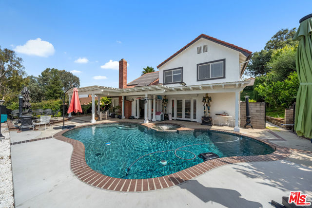 960 Calle Frondosa, San Dimas CA: https://media.crmls.org/mediaz/fcb1983c-2b90-4ee9-ab58-b754b539e824.jpg