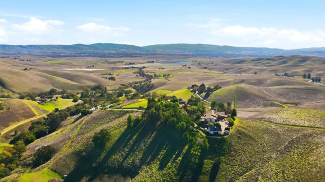 9019 Doubletree Lane,  CA: https://media.crmls.org/mediaz/fcb20b37-95ce-4b4c-ad13-32fb65f0b445.jpg