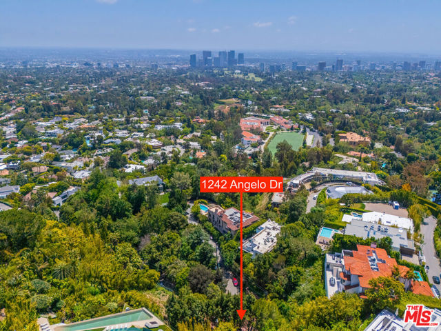 1242 Angelo Drive, Beverly Hills CA: https://media.crmls.org/mediaz/fcb2ad94-810f-492f-941d-bb7ed5772325.jpg