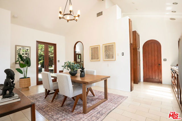 4559 E Rose Hill Drive, Los Angeles CA: https://media.crmls.org/mediaz/fcb30c76-dca1-4918-8a19-054f4e4e01e4.jpg