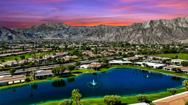 49845 Lago Drive, La Quinta CA: https://media.crmls.org/mediaz/fcb331e6-a336-4575-83bc-b52327e7533b.jpg