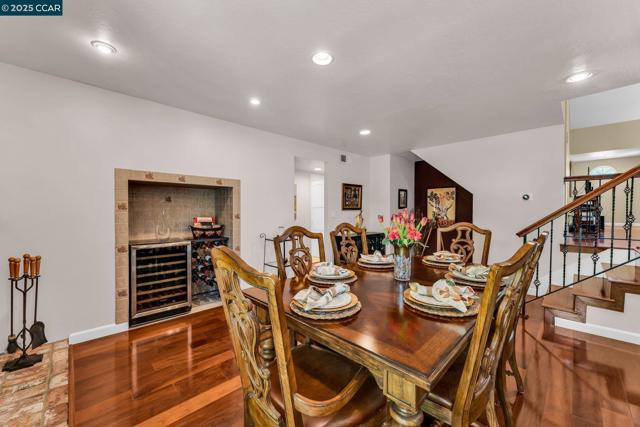 102 Monasterio Ct, San Ramon CA: https://media.crmls.org/mediaz/fcb3447b-7db2-4cbb-828c-1524b1efa4ab.jpg