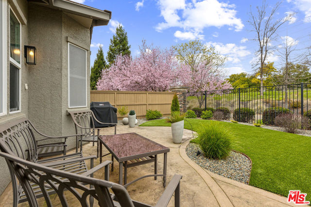 11051 Fiore Drive, Rancho Cordova CA: https://media.crmls.org/mediaz/fcb34fe8-013f-4d6a-bd38-c720d631fa53.jpg