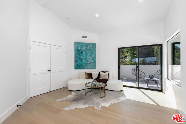 23458 W Moon Shadows Drive, Malibu CA: https://media.crmls.org/mediaz/fcb3ec3c-6d2d-42bd-a2ae-ffaafd35fa93.jpg
