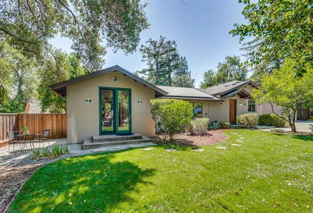 1625 Hazelaar Way, Los Altos CA: https://media.crmls.org/mediaz/fcb43ac2-88e3-4a02-ae7d-ec010501387b.jpg