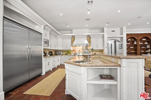 13845 Magnolia Boulevard, Sherman Oaks CA: https://media.crmls.org/mediaz/fcb489e0-abe8-4cef-9f01-3f28ab486e98.jpg