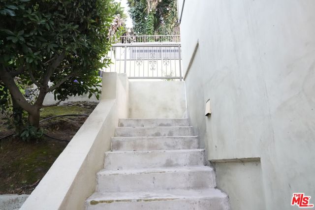 4212 Don Alanis Place, Los Angeles CA: https://media.crmls.org/mediaz/fcb4eed7-8785-45fe-8383-de02a179c797.jpg