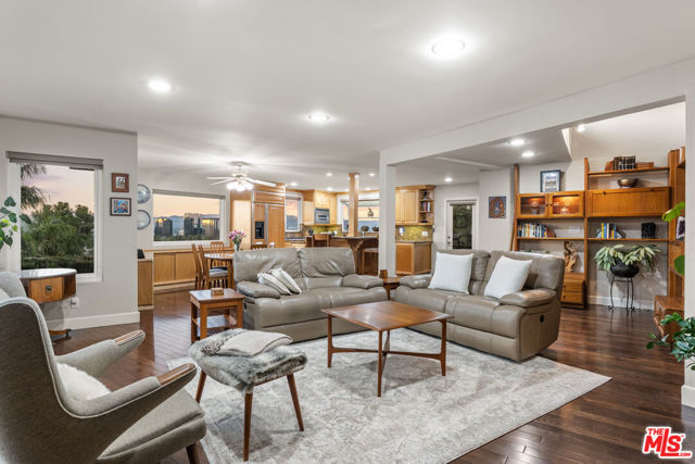 5335 Medina Road, Woodland Hills CA: https://media.crmls.org/mediaz/fcb65ae4-53f0-470b-bbc3-8f7cc03d5fb9.jpg