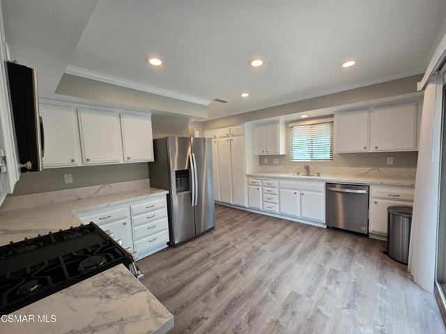 3123 Woodfern Circle, Thousand Oaks CA: https://media.crmls.org/mediaz/fcb73f6c-efc7-4f5c-a023-5aa7218782bf.jpg