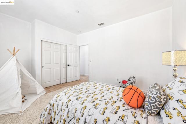 4576 Benton St, Antioch CA: https://media.crmls.org/mediaz/fcb76abd-11f7-4aa1-8ab3-52098a0f5d6b.jpg