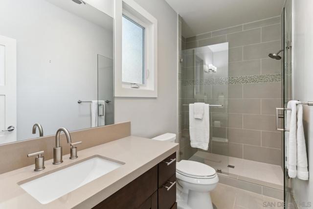 6411 Dowling Dr, La Jolla CA: https://media.crmls.org/mediaz/fcb79542-0221-4299-8935-5e4a297ce703.jpg