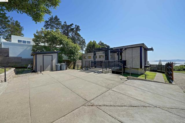 921 Clark Place, El Cerrito CA: https://media.crmls.org/mediaz/fcb7e33d-3ccd-4a33-b819-e23a907645e7.jpg
