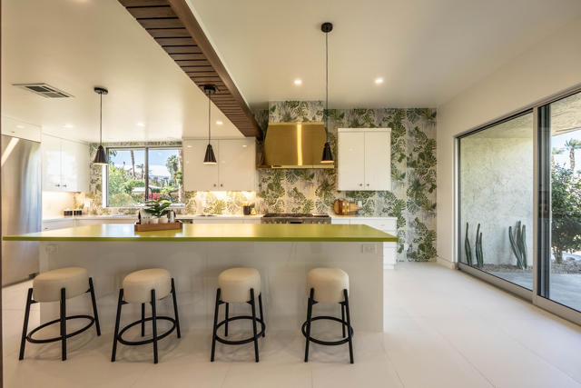 76670 Lark Lane, Indian Wells CA: https://media.crmls.org/mediaz/fcb87a96-1cb5-40ea-9d6c-9a735830bf4a.jpg