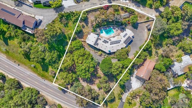 1131 Vale Terrace Dr, Vista CA: https://media.crmls.org/mediaz/fcb8935a-eb12-4411-b198-7f231637f659.jpg