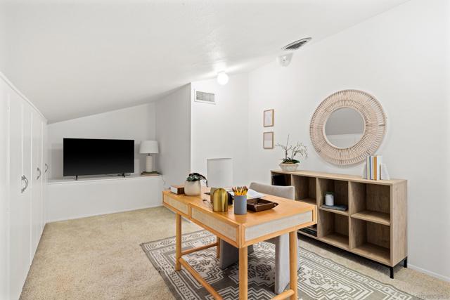 5719 Caminito Norte, La Jolla CA: https://media.crmls.org/mediaz/fcb8962c-c60c-49fa-9f96-d78887d06e0a.jpg