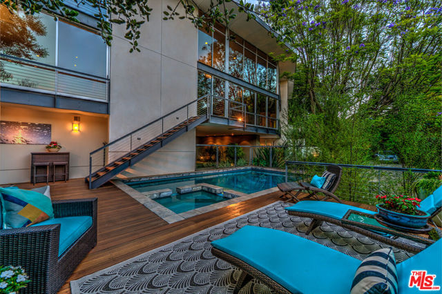 2207 Bowmont Drive, Beverly Hills CA: https://media.crmls.org/mediaz/fcb9681c-a7be-46fb-a4b0-eb85fbd80e0e.jpg