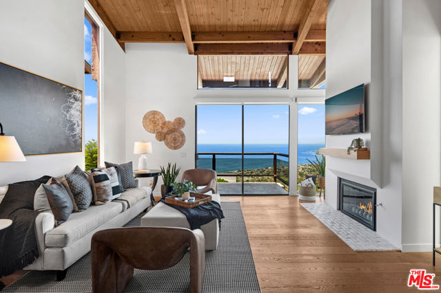 1183 La Mirada Street, Laguna Beach CA: https://media.crmls.org/mediaz/fcb9cb48-636b-43f0-a114-941e4a278b6c.jpg