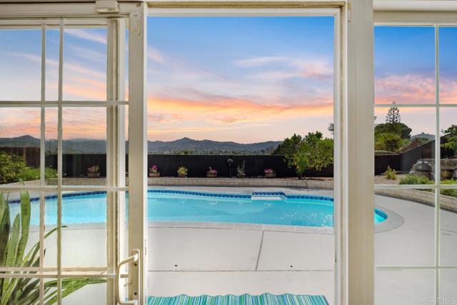 Detail Gallery Image 2 of 42 For 640 Mclain St, Escondido,  CA 92027 - 3 Beds | 2 Baths
