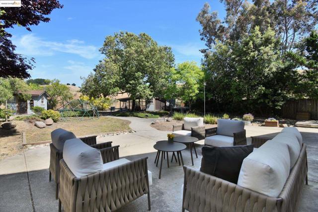 2944 Von Doolen Court, Pinole CA: https://media.crmls.org/mediaz/fcbab40f-e51d-4dbb-ae65-71aa6852cf03.jpg
