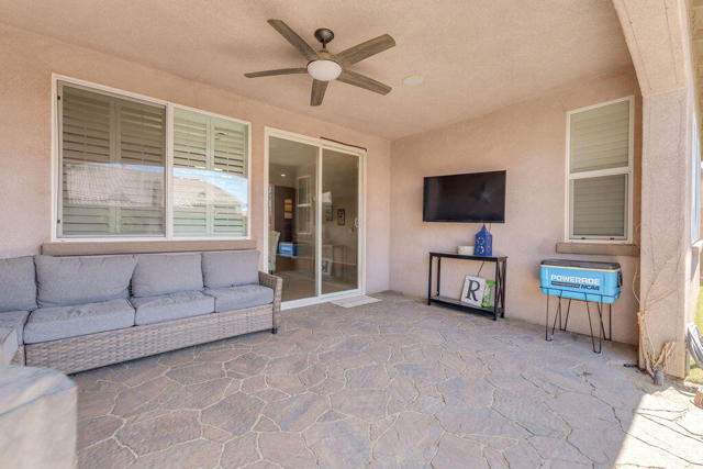 83881 Festivo Court, Indio CA: https://media.crmls.org/mediaz/fcbae415-f7ce-4a7c-9922-6bf74d1f2c7a.jpg