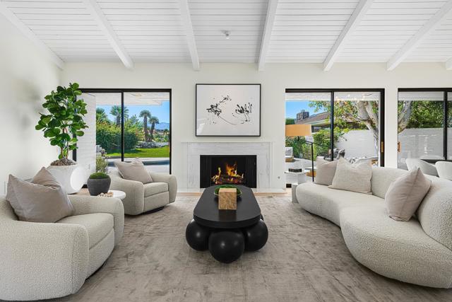 11 Sussex Court, Rancho Mirage CA: https://media.crmls.org/mediaz/fcbb44d4-6da8-40c4-94b3-61434513c964.jpg