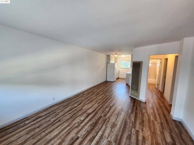 2724 Octavia St, Oakland CA: https://media.crmls.org/mediaz/fcbb5de2-1d73-4d05-b4ba-442d5bf0cbbb.jpg