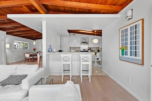 Detail Gallery Image 12 of 44 For 7209 Draper, La Jolla,  CA 92037 - 3 Beds | 3 Baths