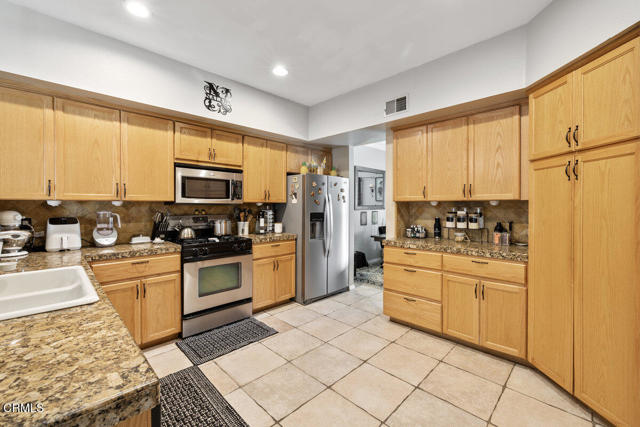 Detail Gallery Image 9 of 27 For 4733 Penrose Ave, Moorpark,  CA 93021 - 3 Beds | 2/1 Baths